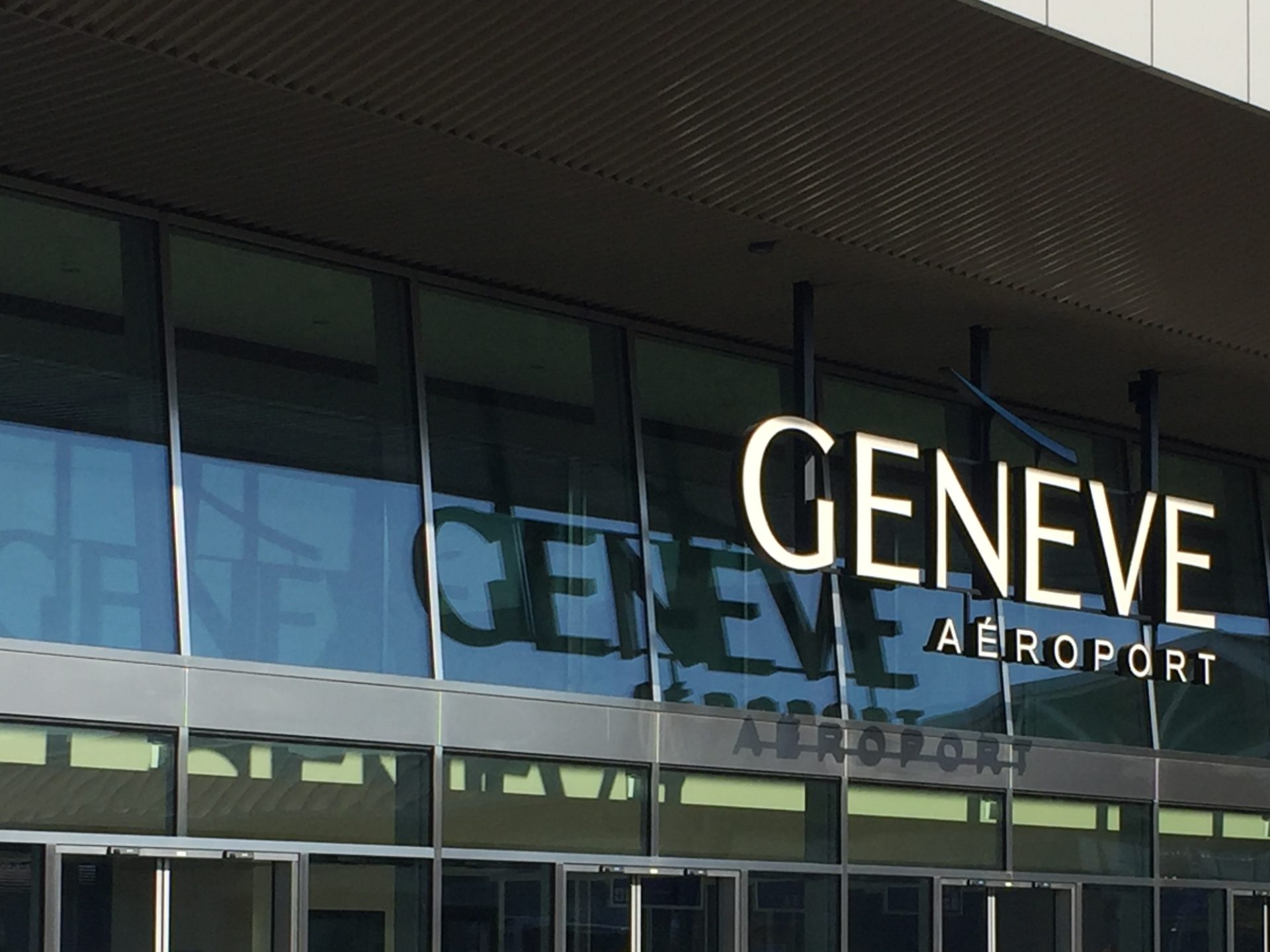 geneva-airport-transfers-main-entrance-1920x1440